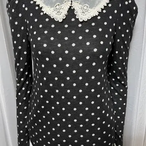 레니본 도트 니트