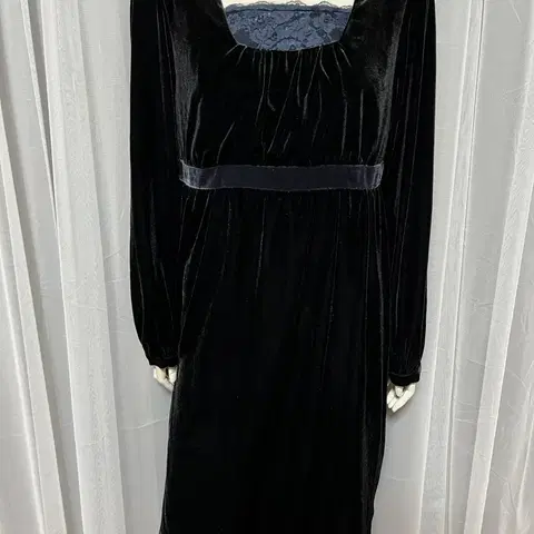 pate por 레이스 벨벳 원피스