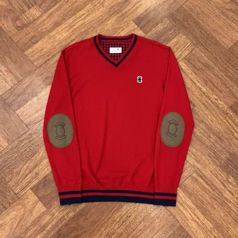 95 와이드앵글 레드 팔패치 브이넥 니트