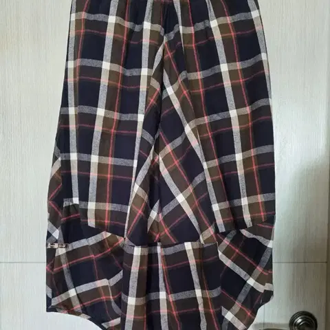 프리~보통 77) 써스데이아일랜드 뒷밴딩 항아리형 면 롱 스커트