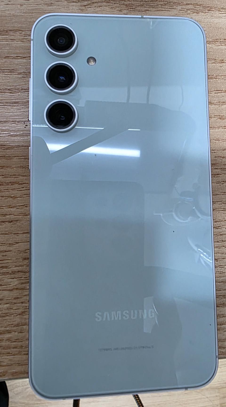 민트색 삼성 갤럭시 S23FE 256기가 B급 이니 A급 처럼 깨끗하게사