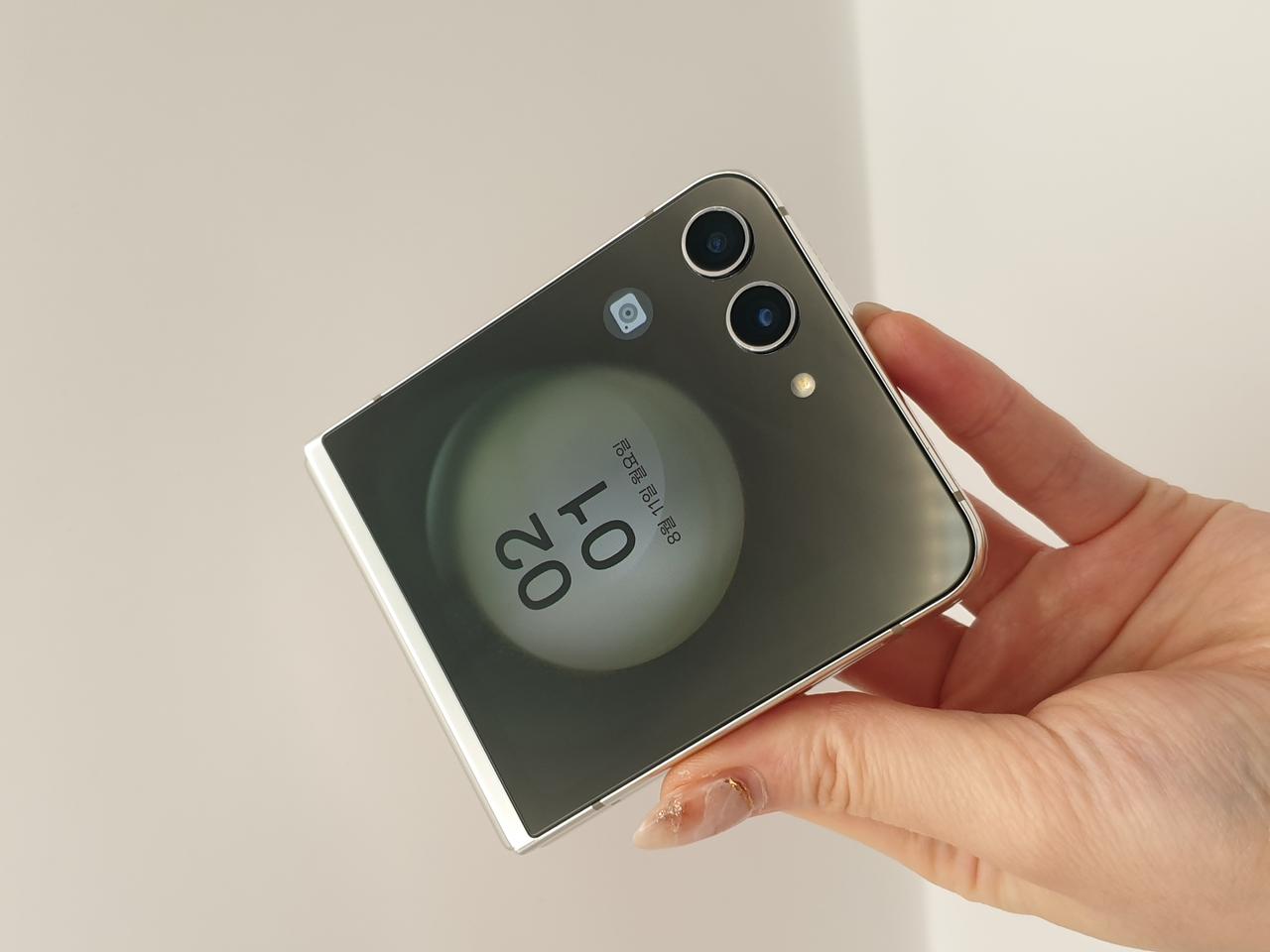 갤럭시 Z플립5 5G 화이트 512G A급 판매합니다 