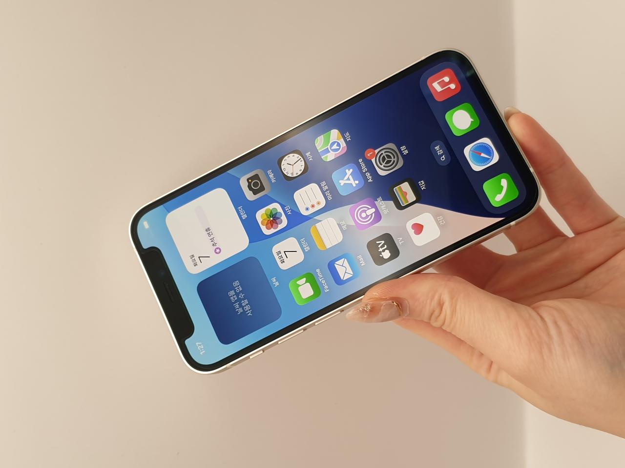 아이폰12미니 화이트 128기가 A급 판매합니다 -배터리성능100%