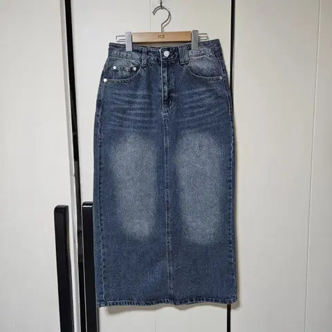 [새상품] 데케트 롱 슬릿 데님 스커트(정가6.2)