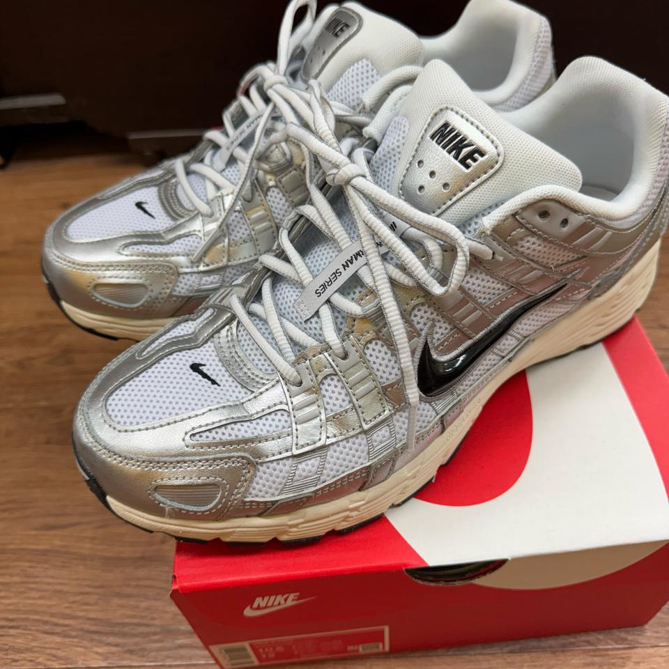 나이키 P6000 화이트 메탈릭 실버 285