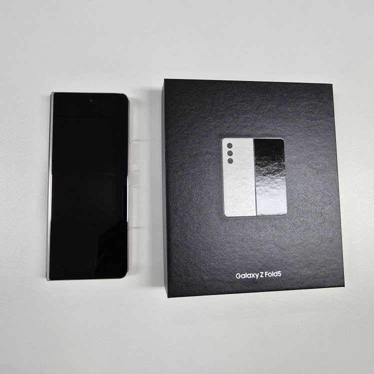 갤럭시폴드5 크림 512기가 풀패키지, 케이스 3개 증정