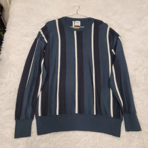 (매장정리)자라 비스코스 라운드 니트 L