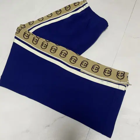 구찌 GG 인터로킹 트랙 팬츠 M 백화점판