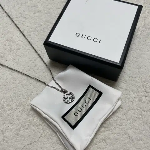 구찌 인터로킹 G 실버 목걸이