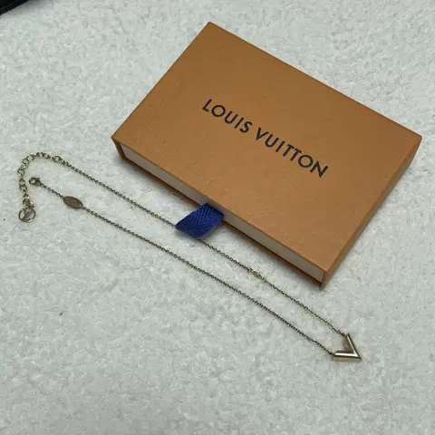 [정품] 루이비통 에센셜 V 목걸이
