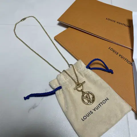루이비통 베이비 루이즈 LV 목걸이