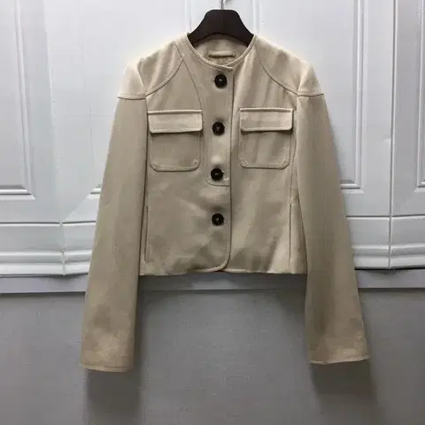 (정품) 버버리 노카라 베이지 크롭자켓 숏 자켓