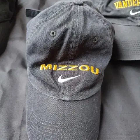 나이키 미주리 볼캡 모자