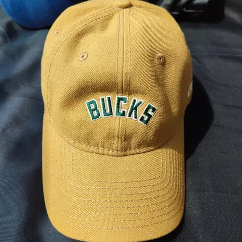 뉴에라 밀워키 벅스 볼캡 옐로우 모자