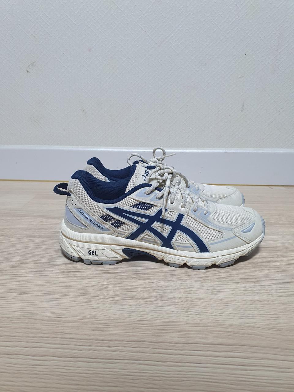 아식스 젤 벤쳐 6 운동화 245