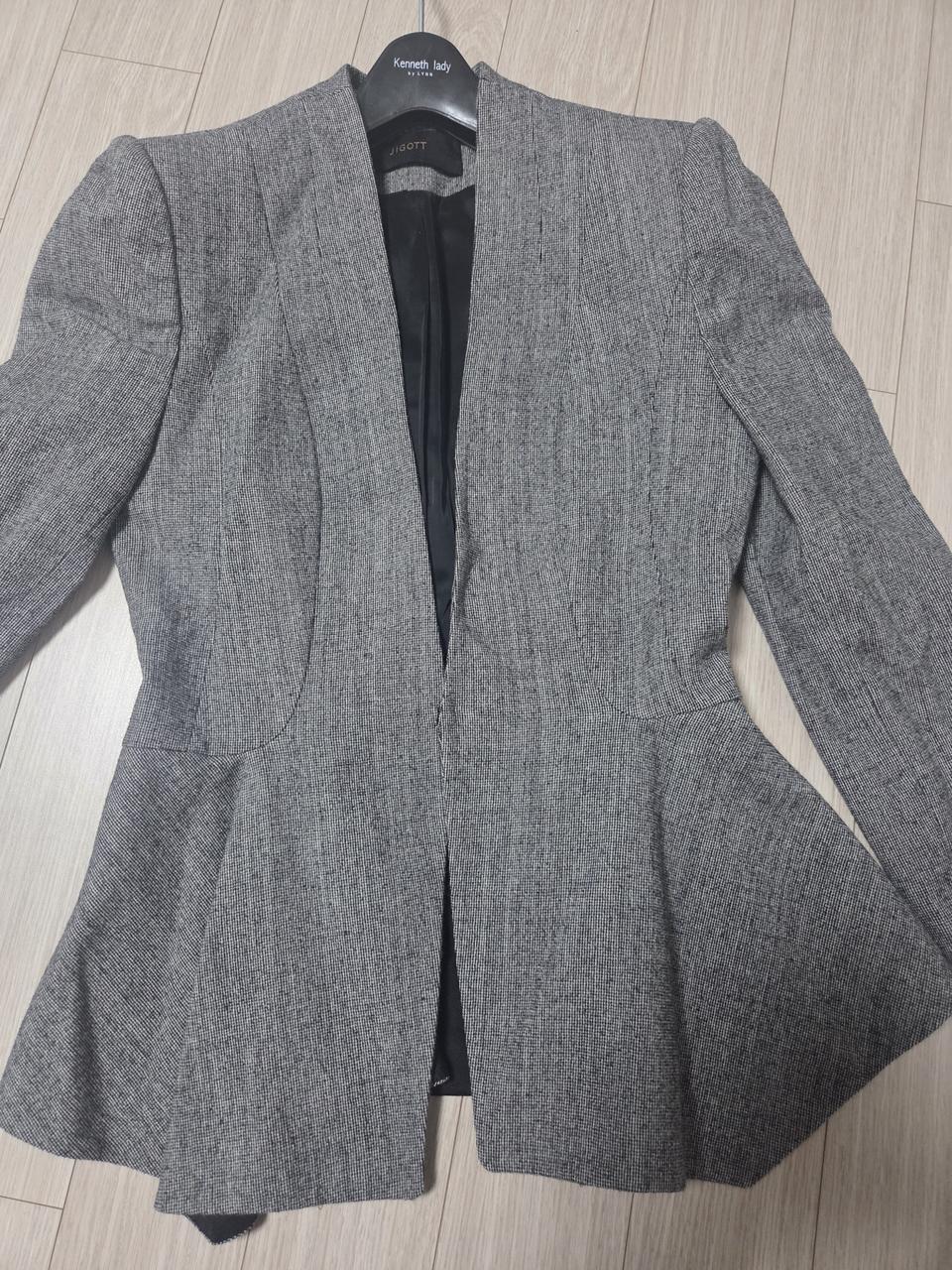 실착1회.JIGOTT 페플럼 자켓 55사이즈