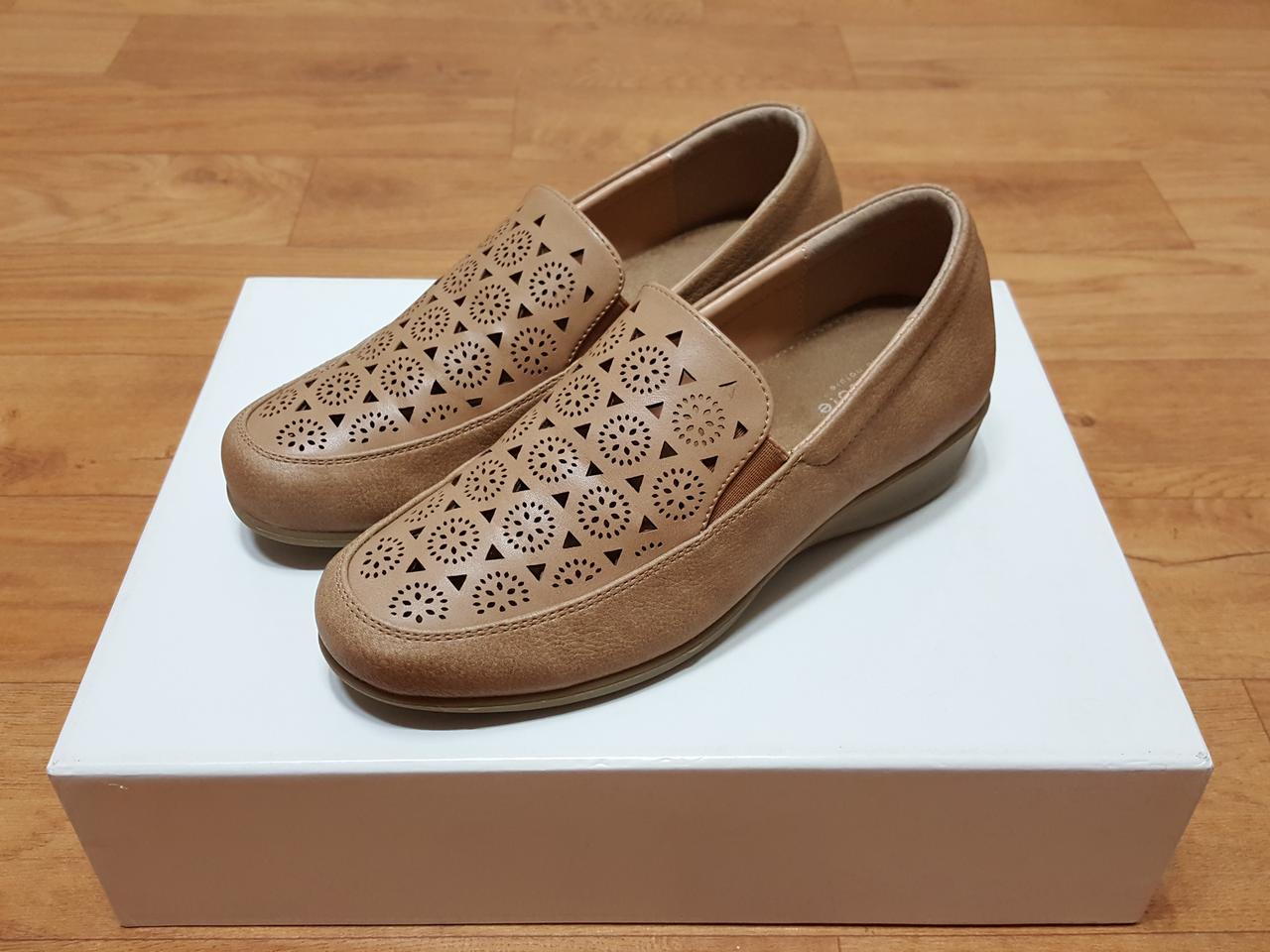 네이쳐솔 가볍고 편한 인조가죽 여성 슬립온 240-245 상태우수