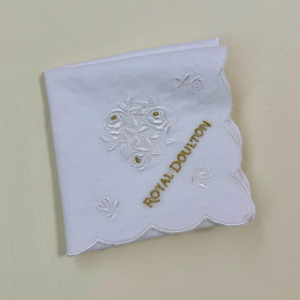 ROYAL DOULTON 로얄덜튼 화이트 자수 손수건