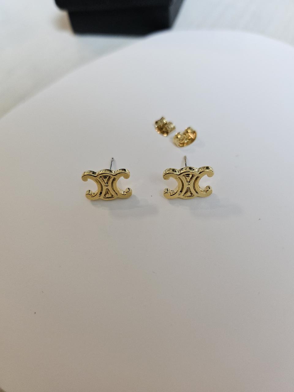 셀린느 업사이클링 스터드 금장 귀걸이