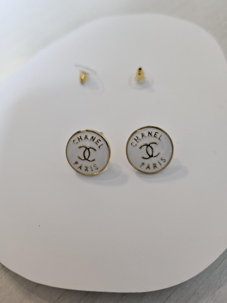 샤넬 업사이클링 단추 귀걸이