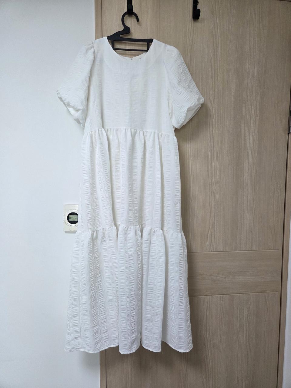 부루앤쥬디 퍼프소매 흰색 롱 원피스