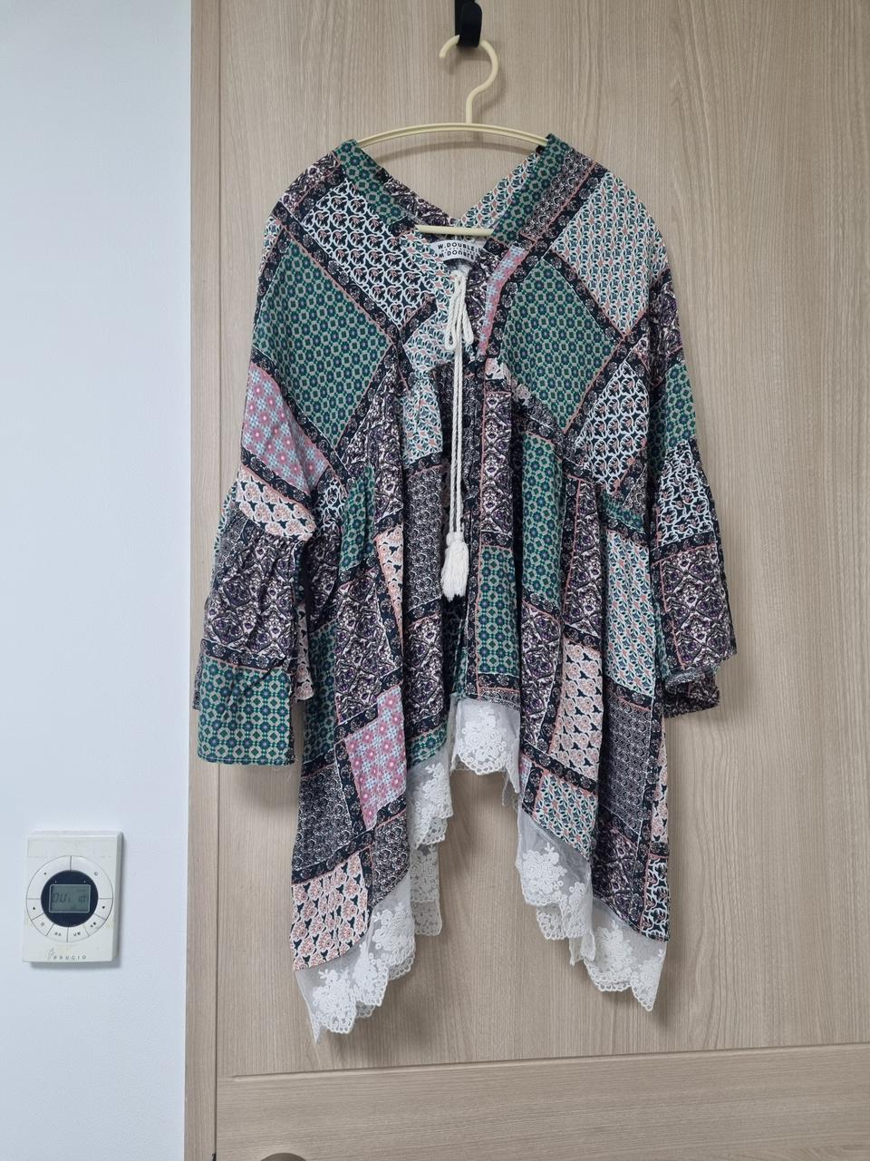 패치패턴 블라우스