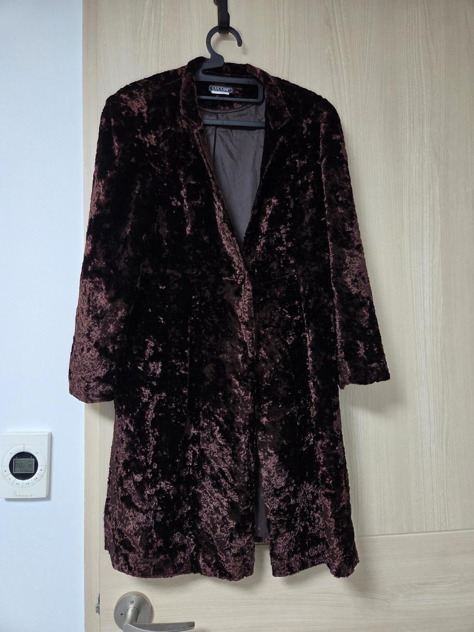 CUCCINI 벨벳스타일 코트