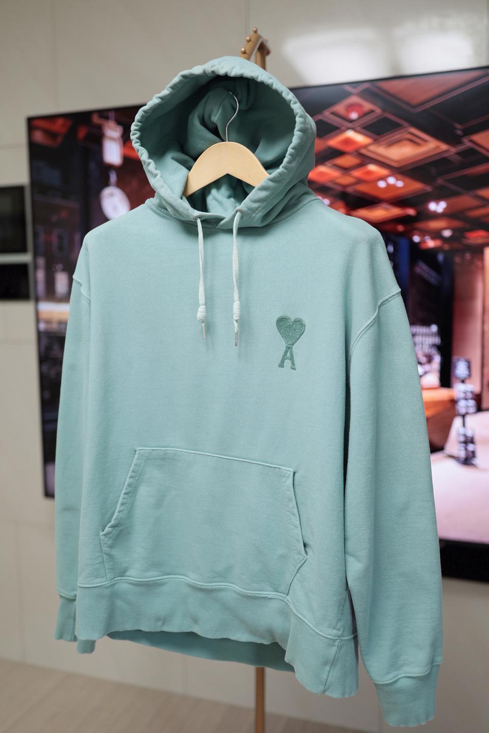 프랑스 감성 그대로, 아미 하트 민트 후드티