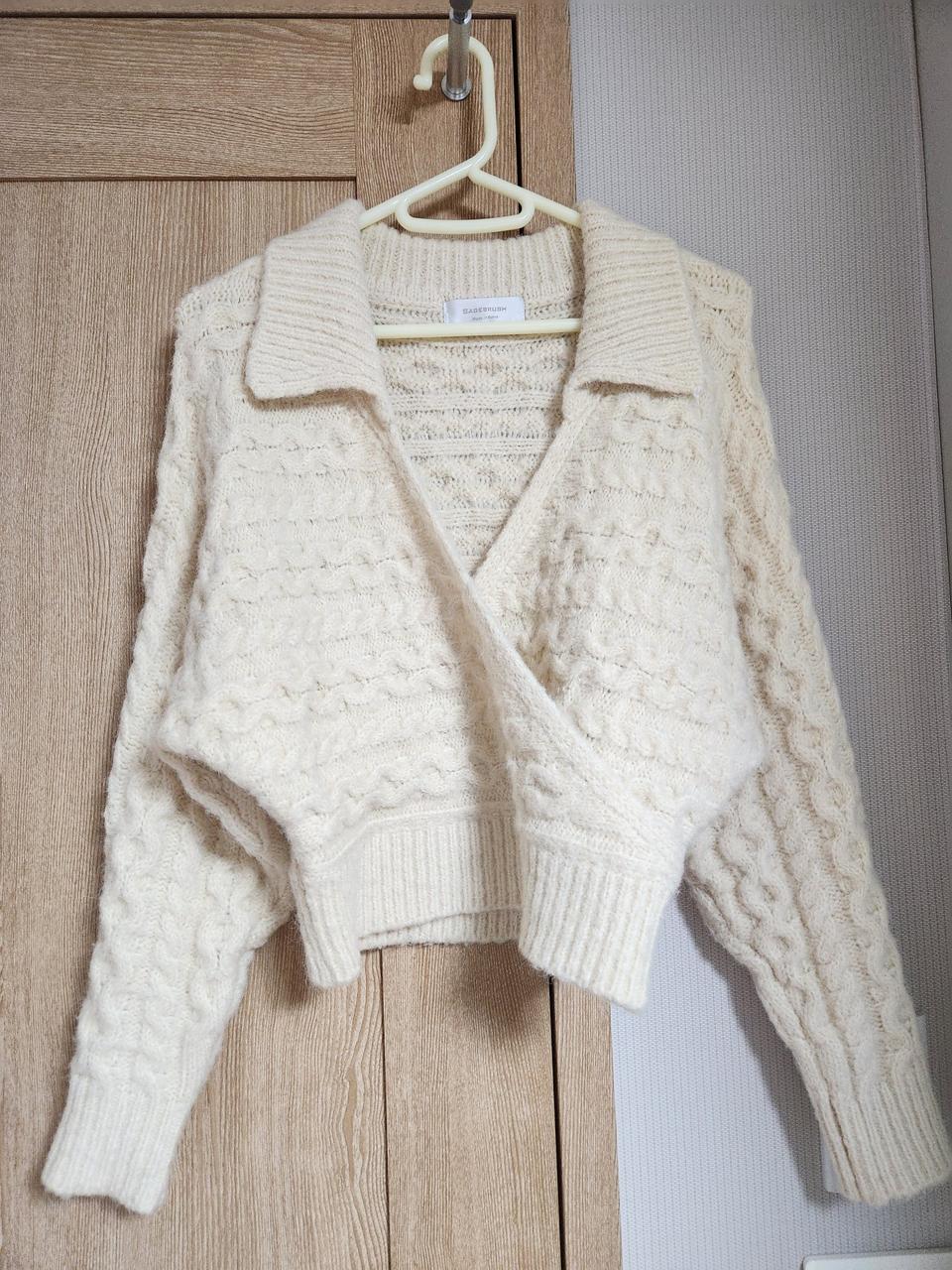 아이보리 물결 니트