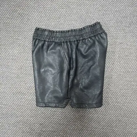 CHUNXSHA 인조가죽 반바지 블랙 기모 숏팬츠