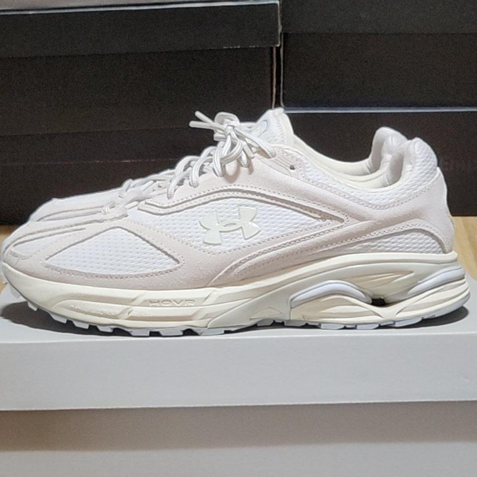 280 언더아머 호버 애퍼리션 화이트 베이지