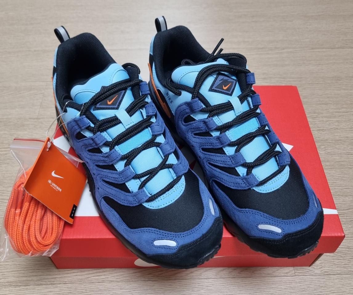 나이키 에어 테라 휴마라SP 275사이즈 새제품 13만원