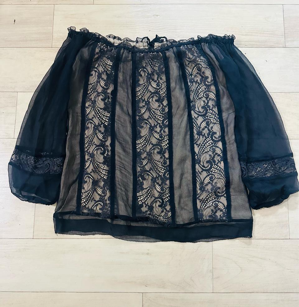 블랙 레이스 오프숄더 블라우스