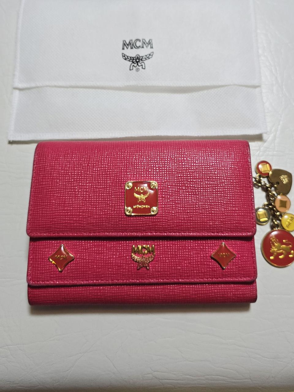 MCM 키링 핑크 코랄 여성 반지갑(더스트백 포함.수납 최고!)