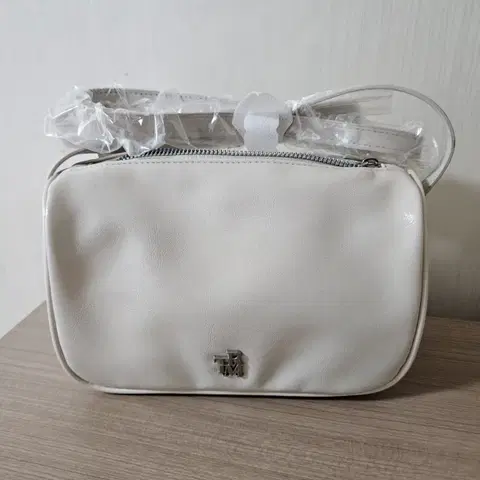 [새상품] 쓰리마인즈 리사이클 레더 박스 미니 크로스백 정가6.8