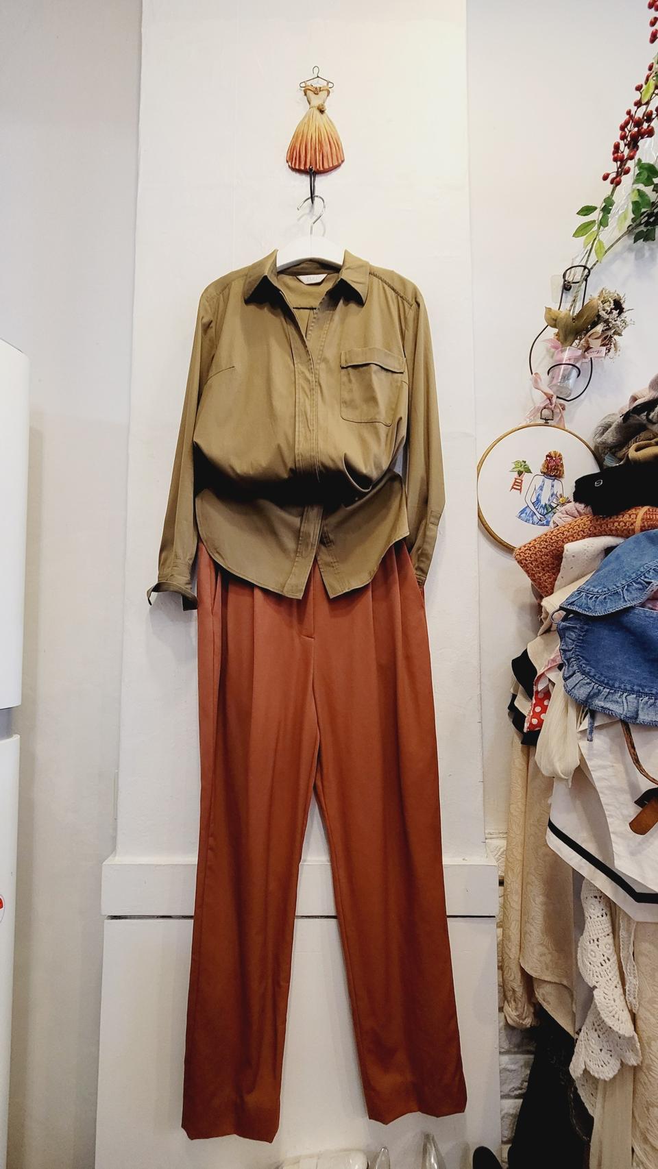 타임 스판 셔츠. 미샤 슬랙스