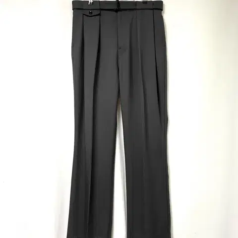 인사일런스 KKST 콜라보 더블 플리츠 세미부츠컷 슬랙스 팬츠 _ 차콜