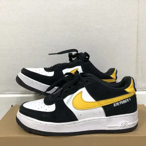 나이키 에어포스1 펭귄포스 로우 LV8 애슬래틱 운동화 스니커즈 240