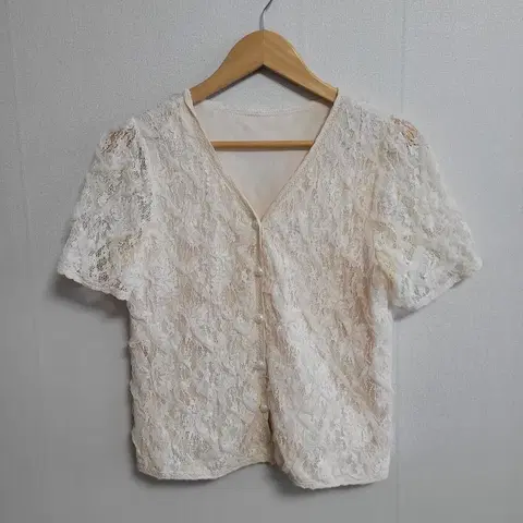 1.아이보리 레이스 반팔 블라우스