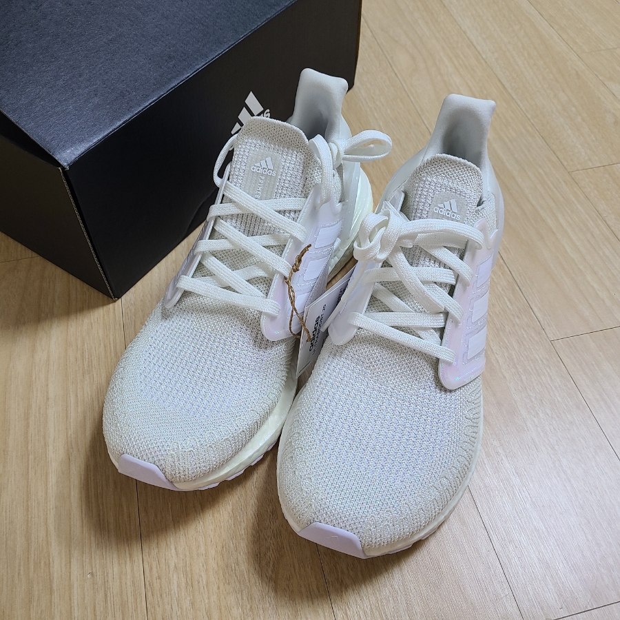 아디다스 울트라부스트 글로우화이트 새상품