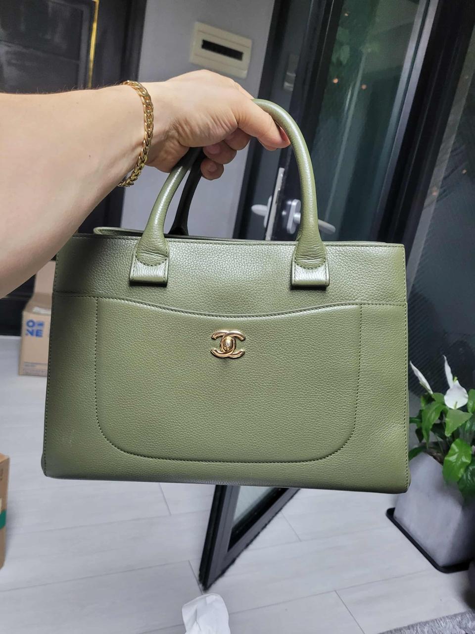 샤넬 네오백 미듐 정품