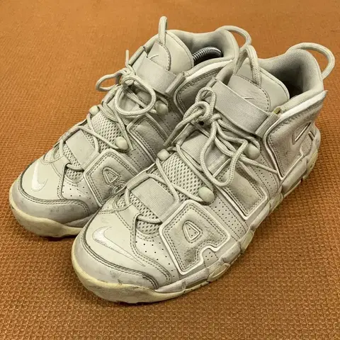 나이키 업템포 에어모어 라이트본 스니커즈 신발 260 G08448