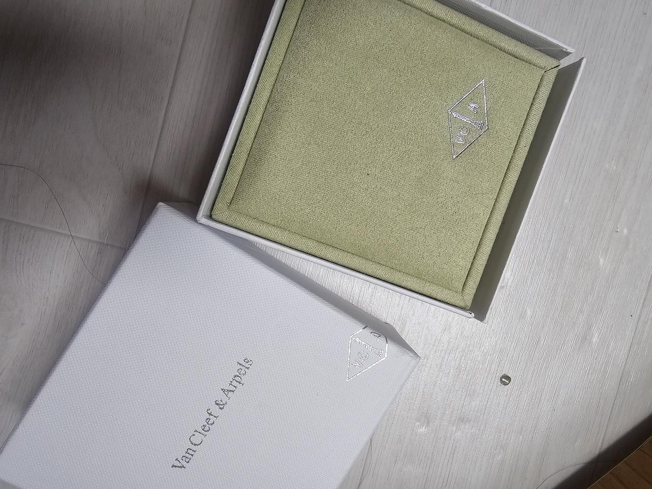 반클 꽃 목걸이