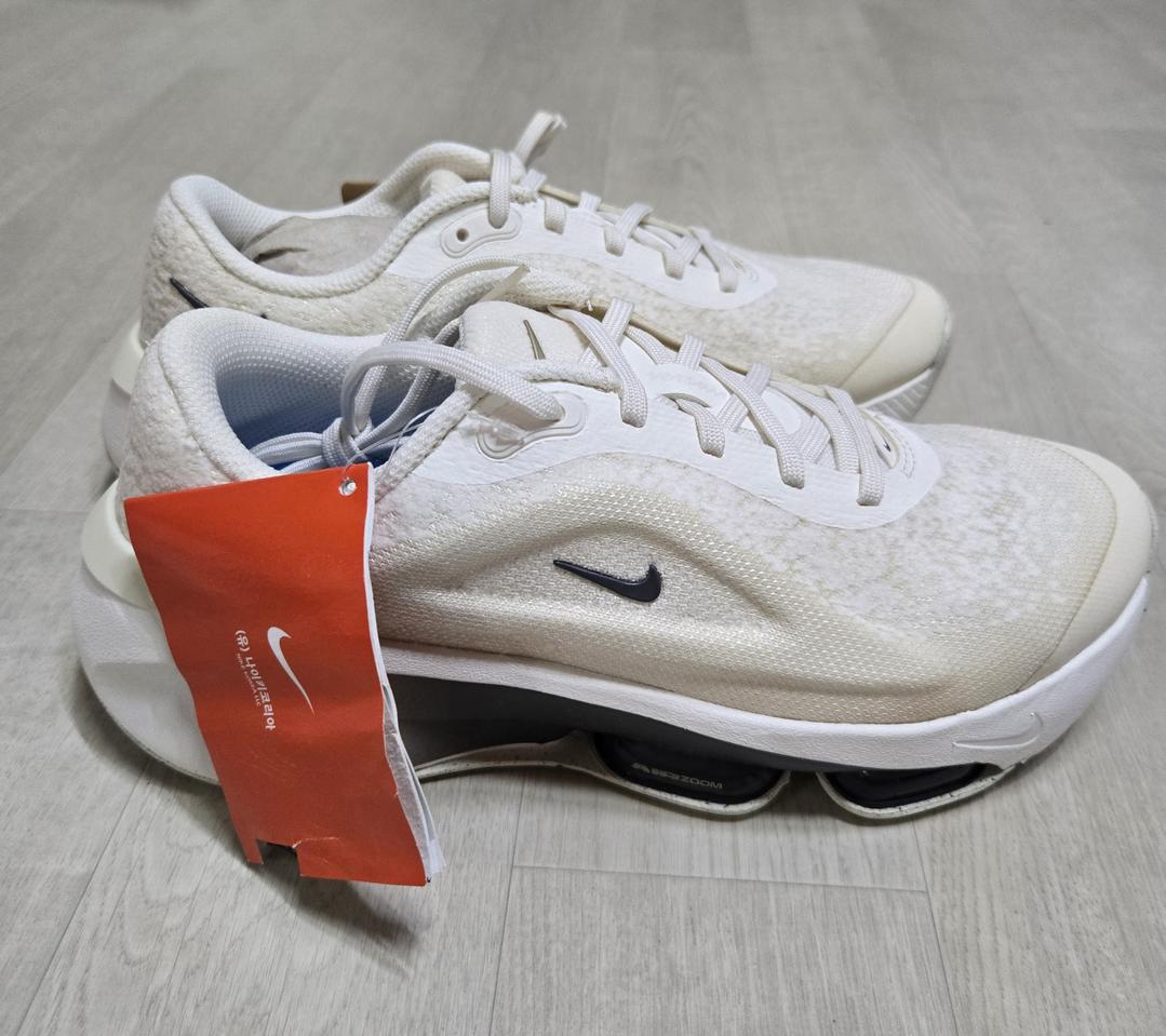 새제품 나이키 런닝화 에어