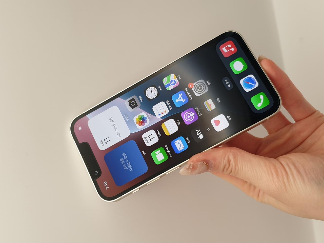 아이폰13미니 스타라이트 128기가 판매합니다