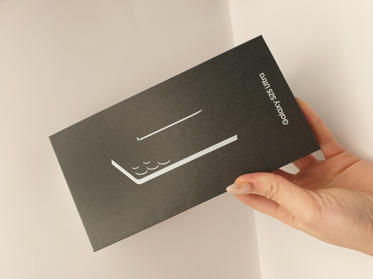 갤럭시S25울트라 티타늄화이트실버 256기가 미사용 풀박스 판매합니다