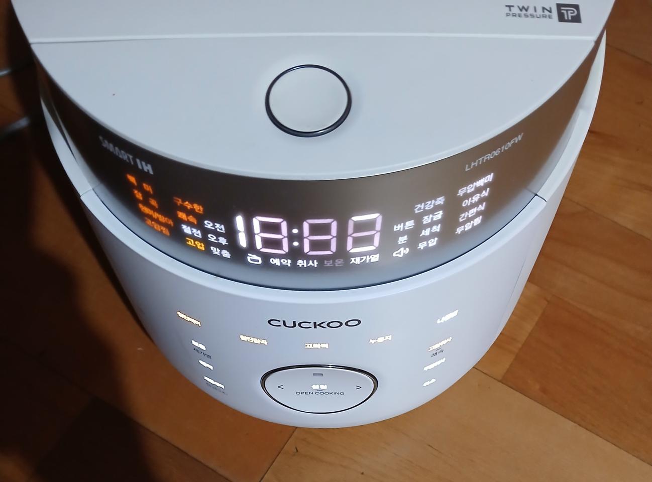 쿠쿠 6인용 IH전기압력밥솥 CRP-LHTR0610FW