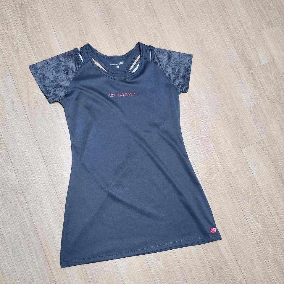 뉴발란스 어깨 컷아웃 티셔츠