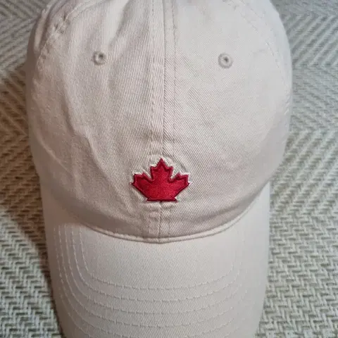 MLB 엠엘비 단풍잎 자수 볼캡 베이지색 야구 모자