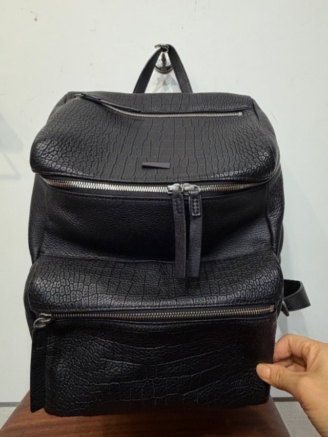 루즈 앤 라운지 소가죽백팩